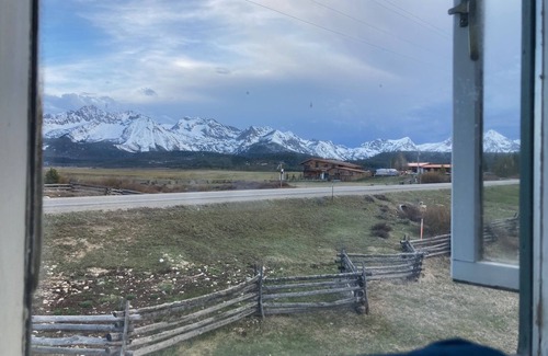 Stanley House | Small Rustic Cabin w/VIEWS! of the Sawtooth Mtns