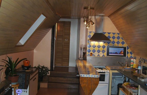 Navarrenx House | Small semi-detached house located in the town center