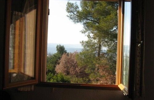Bonnieux Apartment | Small, simple apartment in the heart of the Luberon countryside.