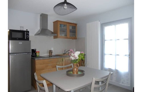 Caylus Cottage | Small single-storey apartment with PRM access, 2*.