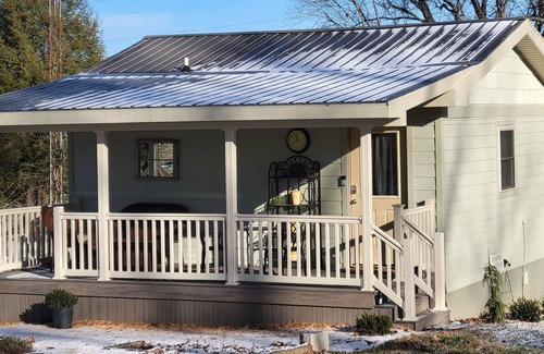 Paoli Apartment | Small studio cottage near Paoli Peaks and French Lick