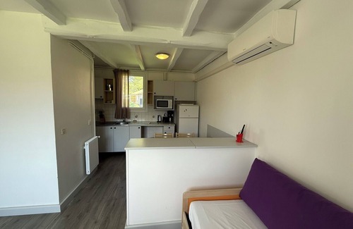 La Roque-sur-Pernes Condo | Small T2 cottage in provencal style