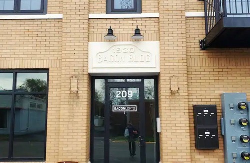 Chillicothe Apartment | Small town apartment just steps to shops, restaurants and the river!