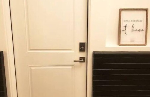 Chillicothe Apartment | Small town apartment just steps to shops, restaurants and the river!