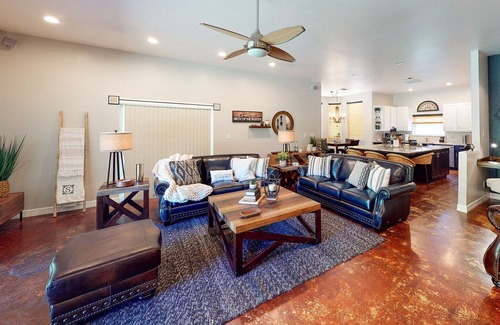 Paris House | Small town getaway with relaxing outdoor scenery
