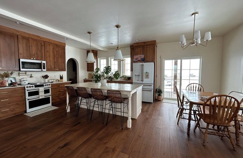 Enterprise House | Small town - Quiet farmhouse