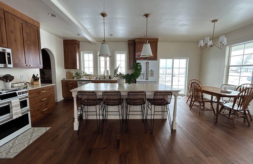 Enterprise House | Small town - Quiet farmhouse