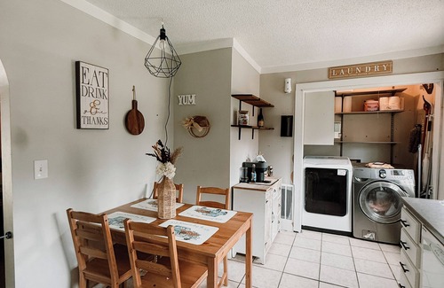 Spring Hill House | Small town stay surrounded by bigger cities.