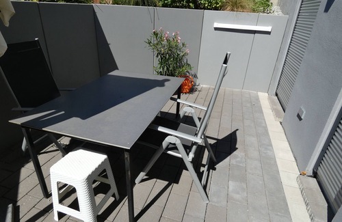 Urloffen Apartment | Small vacation apartment with terrace and separate entrance