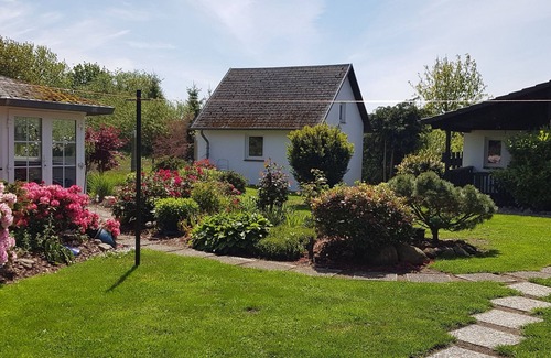 Polchow Apartment | Small vacation cottage - lovingly managed pension in Neddesitz on Rügen