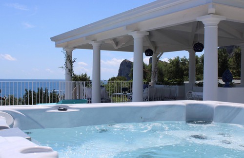 Marina del Cantone House | Small villa a stone's throw from the sea with breathtaking views