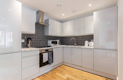 Eastleigh Apartment | Smart 1 Bed Apartment in the Heart of Eastleigh