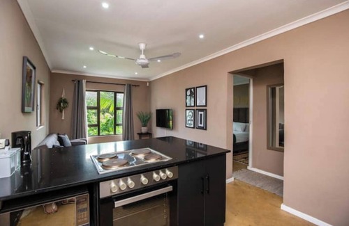 Durban North House | Smart 1-bedroom apartment/loadshedding free
