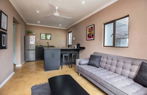Durban North House | Smart 1-bedroom apartment/loadshedding free