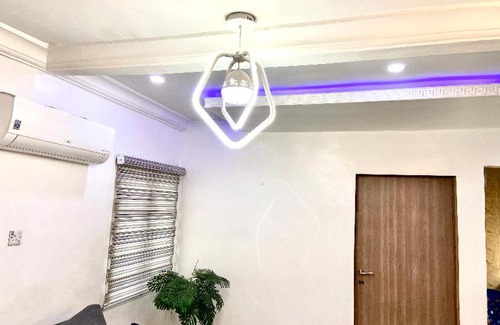 Lagos Mainland Apartment | Smart 1 bedroom apartment in Yaba with WiFi