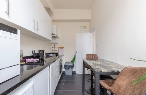 Stroud Green Apartment | Smart 1BD Flat, 6 Mins from Finsbury Park
