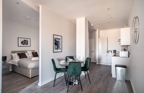 Crosby Apartment | Smart 2 Bed Apartment in Waterloo, Liverpool