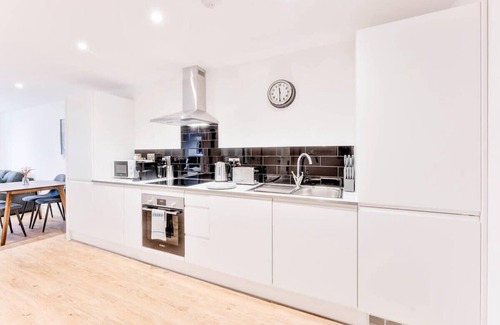 Burton on Trent Apartment | Smart 2 Bed Apartment in Burton-on-Trent