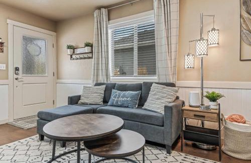 Caldwell House | Smart Comfort 2 bed 2 bath near College of Idaho