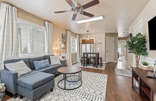 Caldwell House | Smart Comfort 2 bed 2 bath near College of Idaho