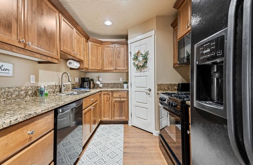 Caldwell House | Smart Comfort 2b/2b near College of Idaho and YMCA