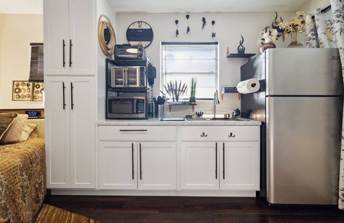 Dallas House | Smart & Functional XL Studio Perfect 4 Singles Just 20 Mins from Downtown Dallas