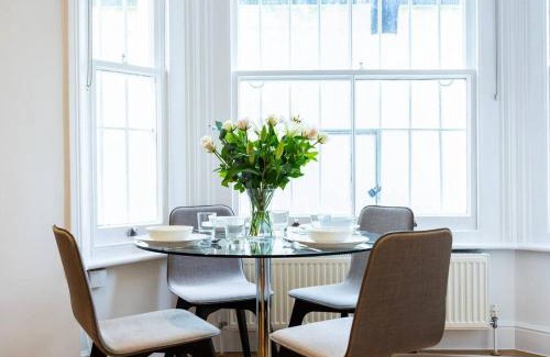 Campden Apartment | Smart Kensington Retreat 2BR