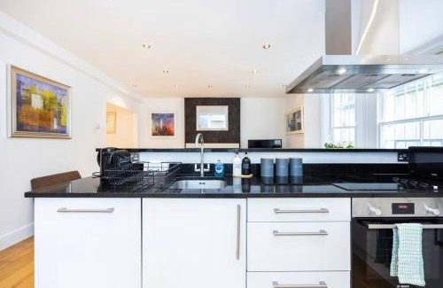 Campden Apartment | Smart Kensington Retreat 2BR