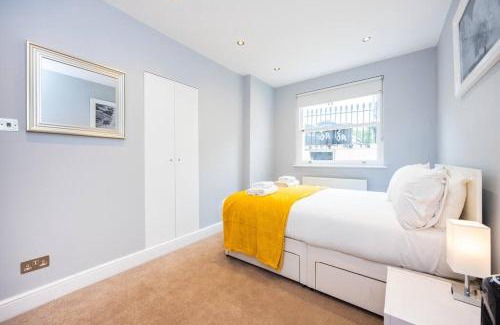 Campden Apartment | Smart Kensington Retreat 2BR