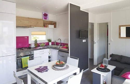 Wackersdorf House | Smart mobile home on the lake with whirlpool (WA102)
