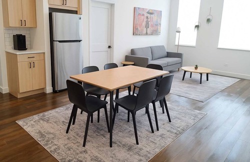 Near South Side Apartment | Smart Simple and Spacious 4BR Apt State 203