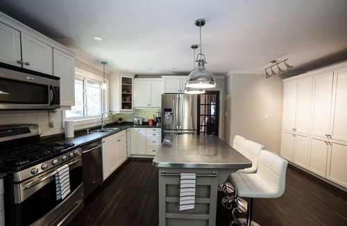 Alcona House | Smart stylish cottage house beside Lake Simcoe