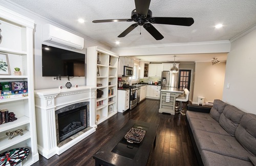 Alcona House | Smart stylish cottage house beside Lake Simcoe