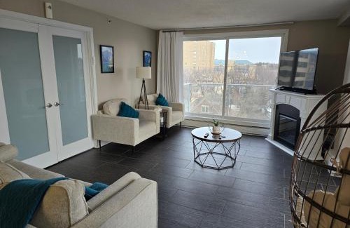 Saskatoon Downtown Apartment | Smart Stylish Downtown Condo- 2 bedrooms