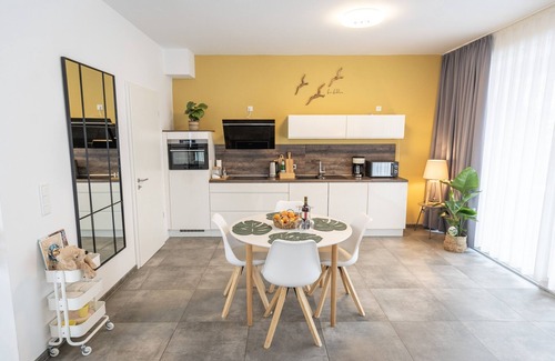 Bad Zwischenahn Apartment | SmartFewo: Naturwunder | terrace | sauna | park