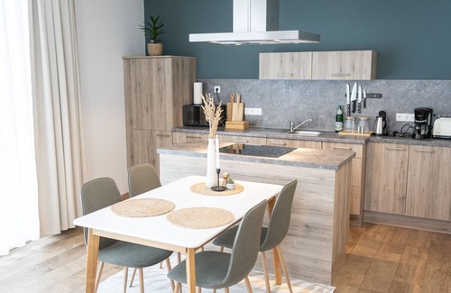 Bad Zwischenahn Apartment | SmartFewo: Windbrecher | terrace | sauna | parking