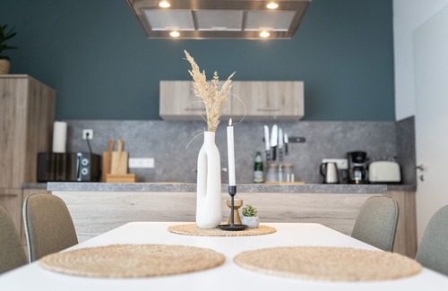 Bad Zwischenahn Apartment | SmartFewo: Windbrecher | terrace | sauna | parking