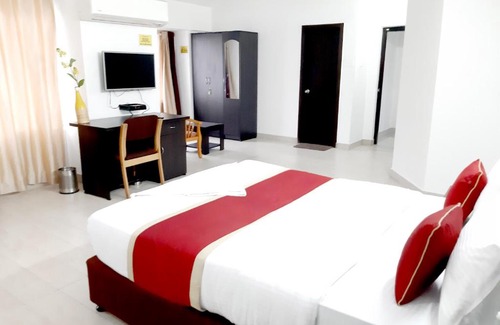 Shanthala Nagar House | SmartStay Private Room In Luxury Apts- MG Road area