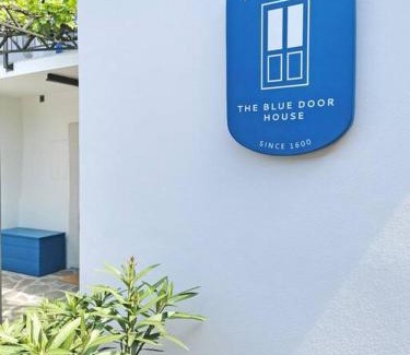 Sempas House | Smetova - The Blue Door House