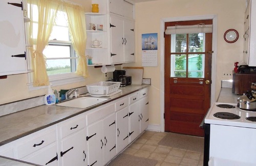 Birdsnest Cottage | Smith Beach Beachfront Rental, Bay View Cottage, near Cape Charles, Virginia