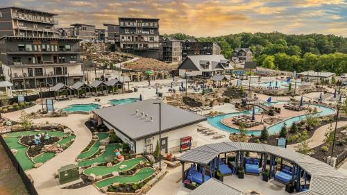 Sevierville House | Smith Creek Resort- 6 Bedroom 22 Guests - Indoor Pool - Resort Amenities
