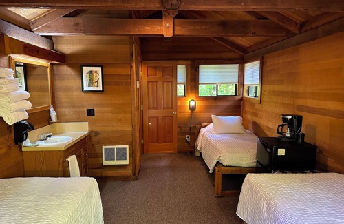 West Stayton Cabin | Smith Creek Village
