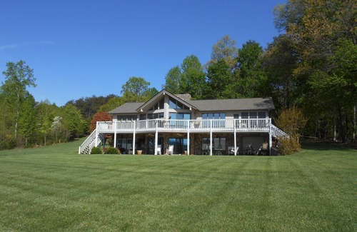 Union Hall House | Smith Mountain Lake Beach Retreat