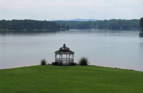 Union Hall House | Smith Mountain Lake Beach Retreat
