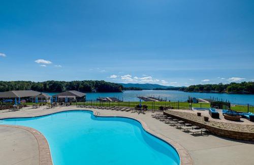 Huddleston Apartment | Smith Mountain Lake Condo with Pool Access