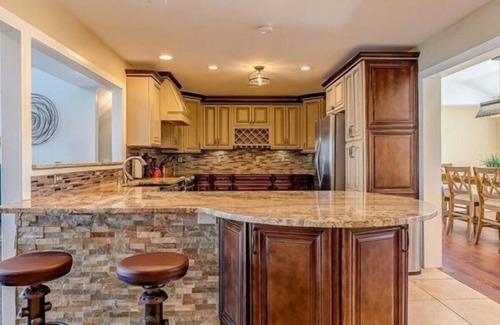 Huddleston House | Smith Mountain Lake luxury, Dog-friendly, WIFI, pooltable, hot tub, kayaks, dock