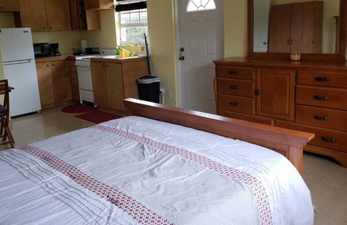 Leeward Settlement Apartment | Smith Oasis - Close to Kiteboarding and Long Bay Beach