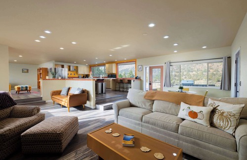 Terrebonne House | Smith Rock Base Camp! Adventure Awaits!