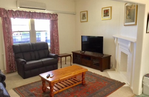 Naracoorte House | Smith Street Cottage Naracoorte
