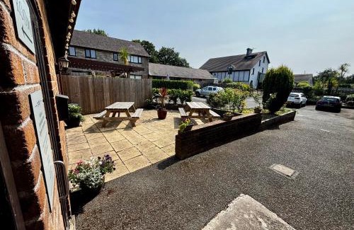 Newton Ferrers Hotel | Smithaleigh Farm Rooms and Apartments
